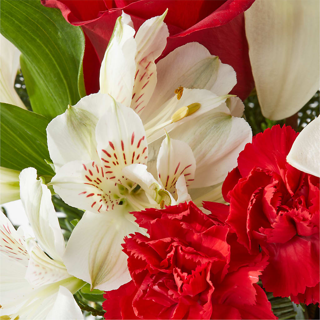 Holiday Season Bouquet – DANDELIONS ALL THINGS WEDDINGS & EVENTS, Germanton NC